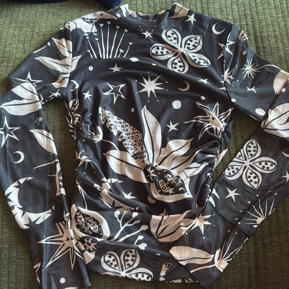 NWT Farm Rio Cerrado Sky Printed Mesh Ruched Mock Neck Long Sleeve Top - Picture 4 of 6